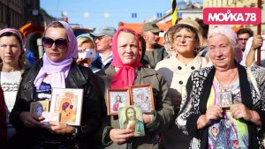 Петербуржцы рассказали об участии в Крестном ходе