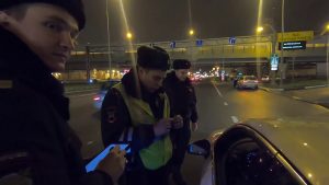 На севере Петербурга полицейские проверили деятельность таксистов