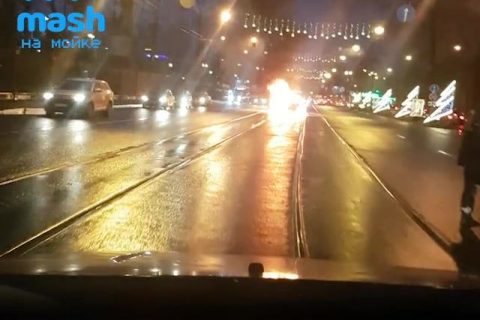 На улице Академика Крылова взорвалась машина
