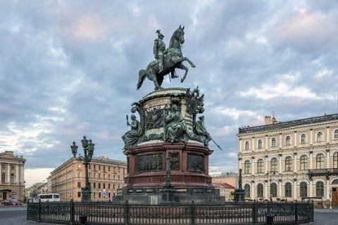 ​​На продолжение реставрации памятника Николаю I…