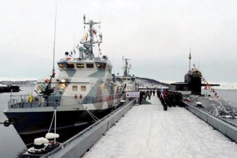 ​​В Петербург для участия в военно-морском параде…