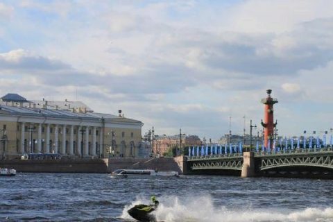 ​​В Петербурге испытывают робот-катамаран для оценки…