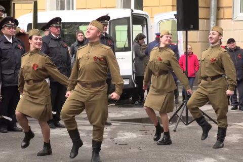 Сразу три музыкальных поздравления подготовила петербургская полиция для ветеранов