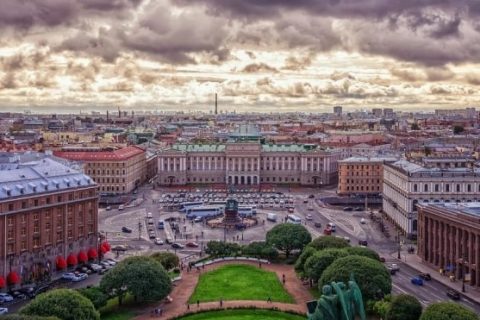 ​Циклонический вихрь сохранит в Петербурге осеннюю…