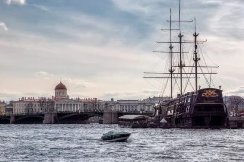 ​Петербург продолжает оставаться под влиянием…